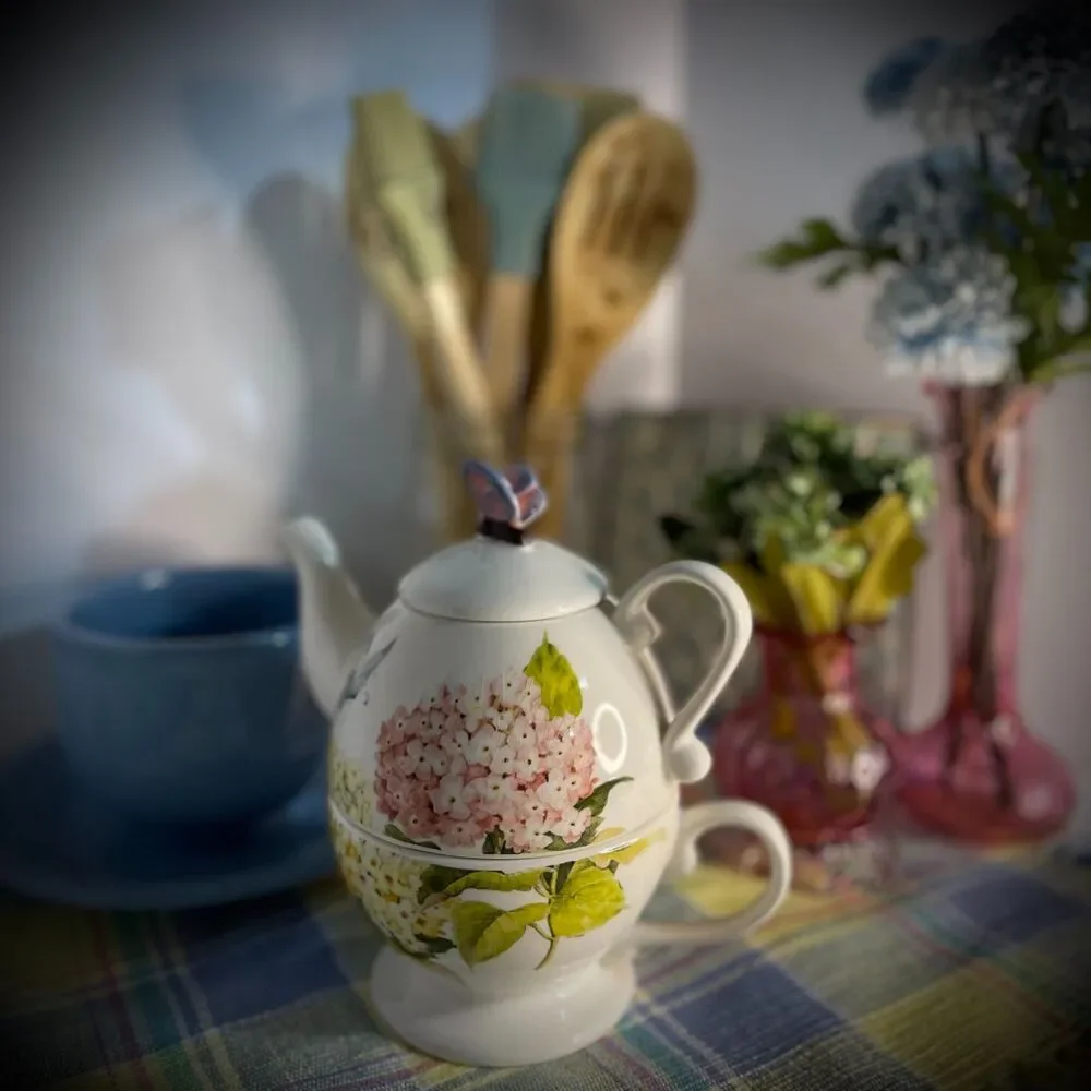 Cracker Barrel Hydrangea Ceramic Stackable 